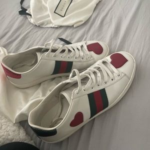 Women’s Gucci sneakers size 7